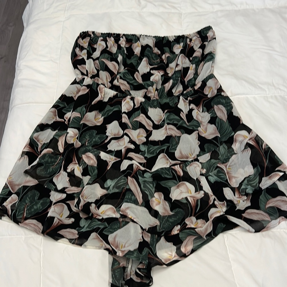 Express. black strapless. skort with floral design looks like a dress,size large